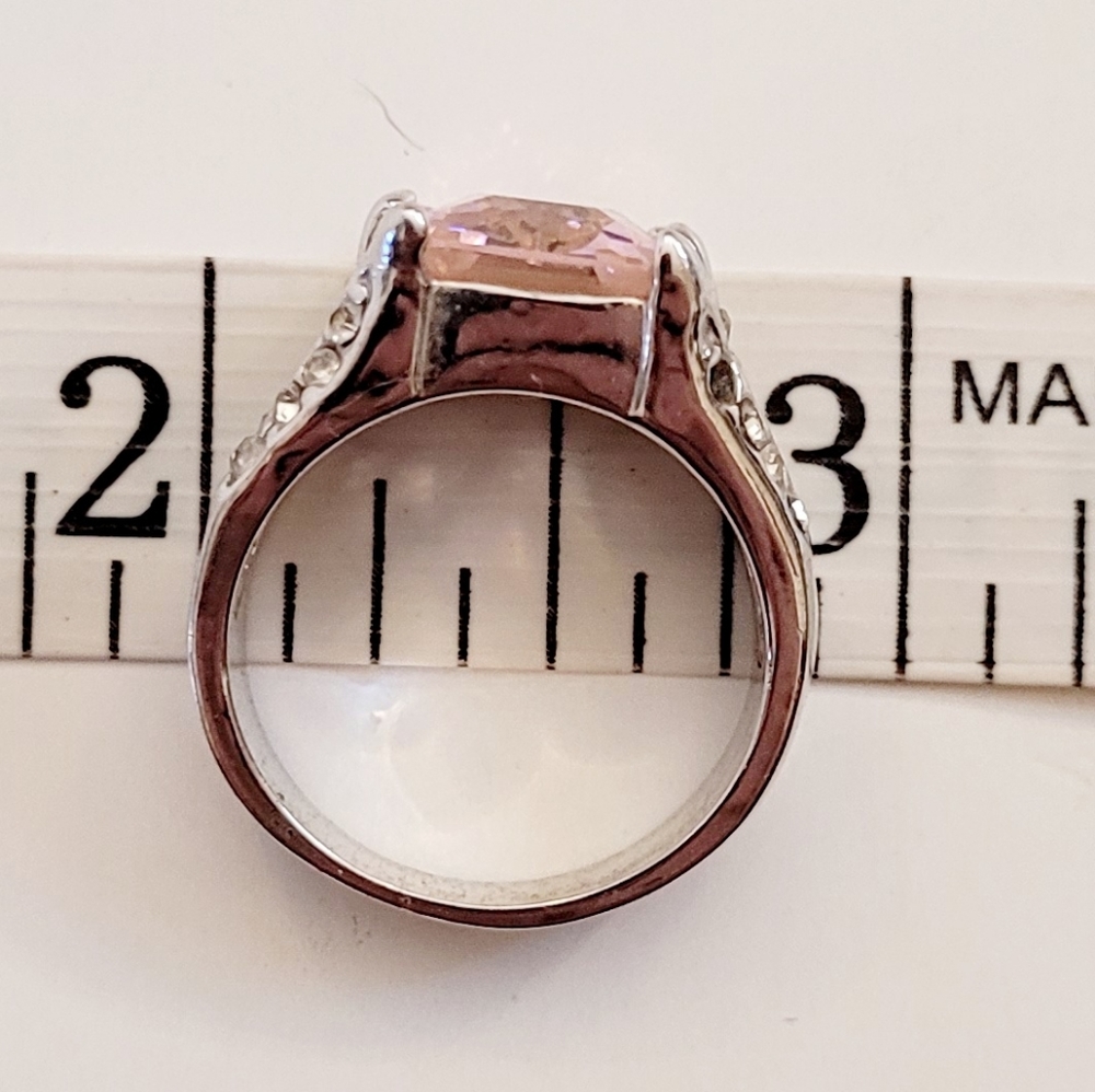 Ring - Picture 3 of 9